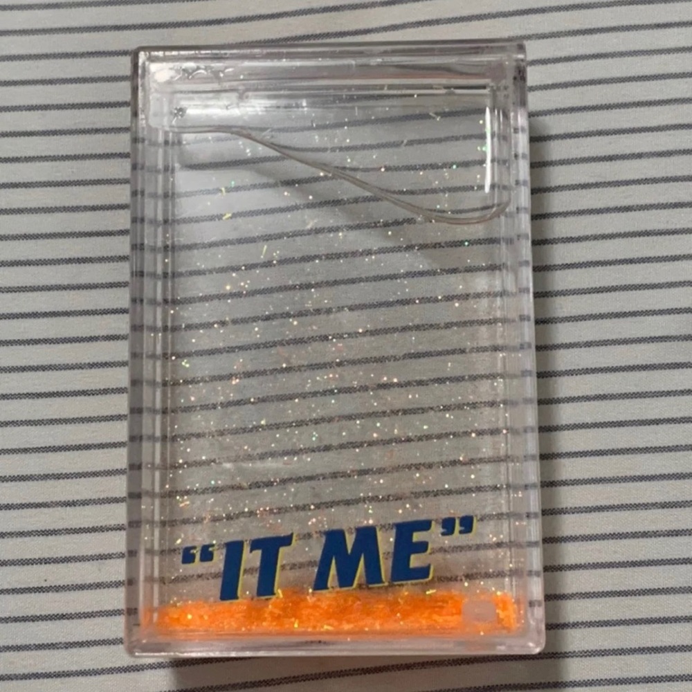 “It Me” Urban Outiftters Polariod Stand